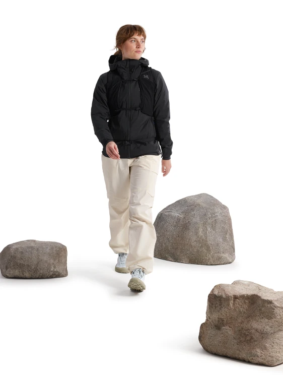 X000009452_002291 Arcteryx Atom Hoody Black Women (1).png