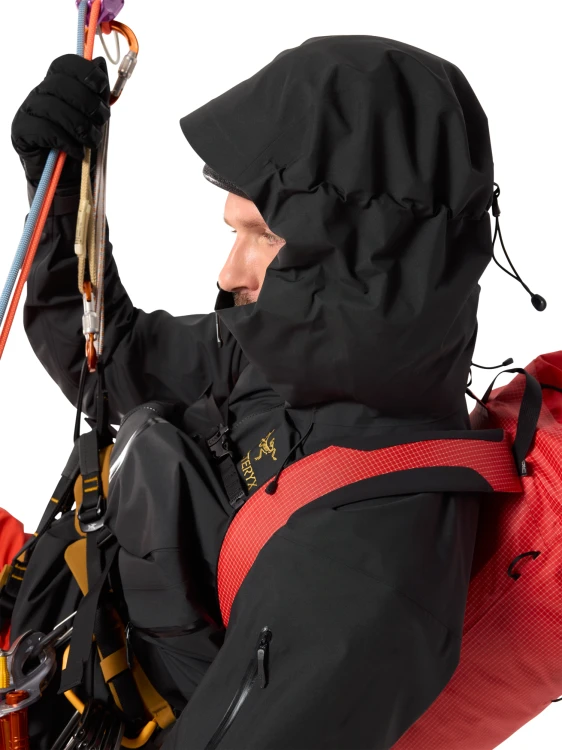 F25_X000009989_001929_Alpha SV Jacket_24K Black_Men_M_Hood_white-bg.png