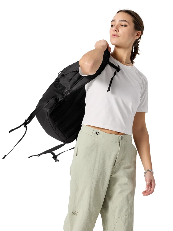 X000009825_002291 Arcteryx Mantis 26 Backpack Black (6).png
