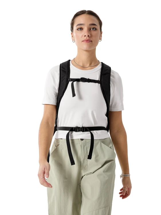 X000009825_002291 Arcteryx Mantis 26 Backpack Black (2).png