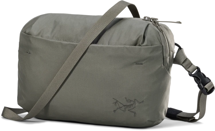 X000010359_018570 Arcteryx Heliad Crossbody Forage (2).png