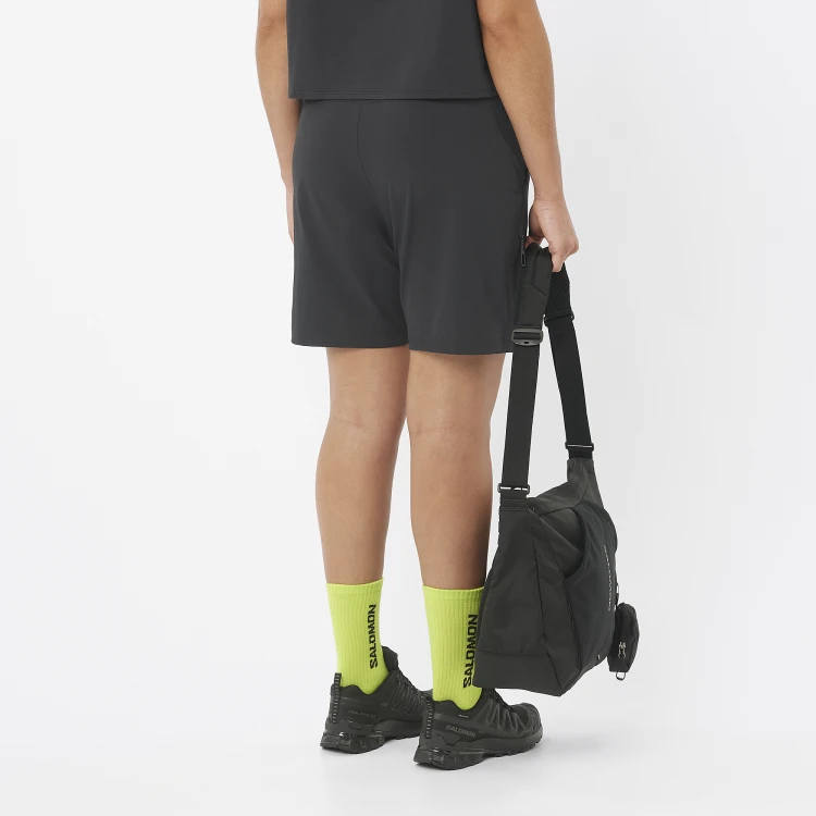 LC2749800 Spodenki damskie Salomon WAYFARER 2.0 SHORTS W DEEP BLACK TatraStore (4).png