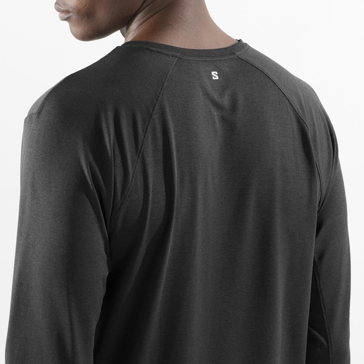 LC2424400 shkout core ls tee deepblack TatraStore (4).jpeg