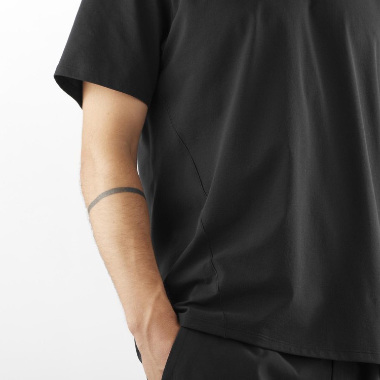 LC2438800 tracklin ess tee deepblack TatraStore (5).jpeg