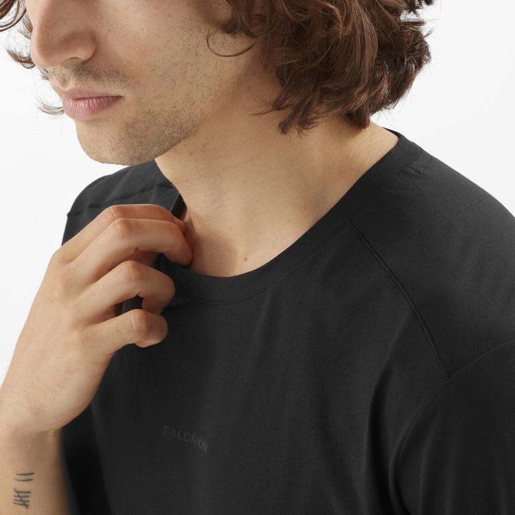 LC2438800 tracklin ess tee deepblack TatraStore (6).jpeg
